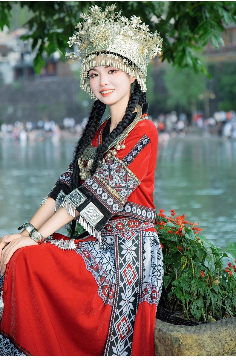 Miao ethnic clothing and ethnic minority clothing