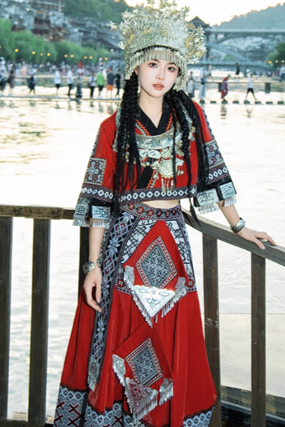 Miao ethnic clothing and ethnic minority clothing