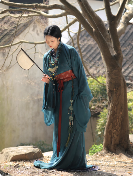 Xiao Lingxing 小菱形 Little Diamond Warring States Mashan Tomb Restoration Zhiju Robe Set