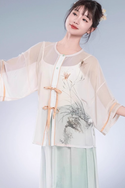 Ming-Style Hanfu Dress with Round Collar and Horse Face Skirt