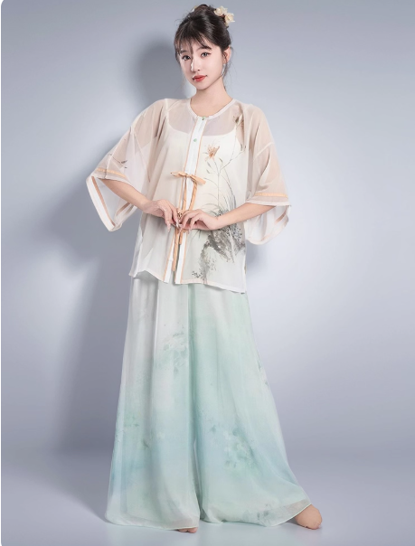 Ming-Style Hanfu Dress with Round Collar and Horse Face Skirt