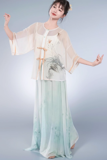 Ming-Style Hanfu Dress with Round Collar and Horse Face Skirt