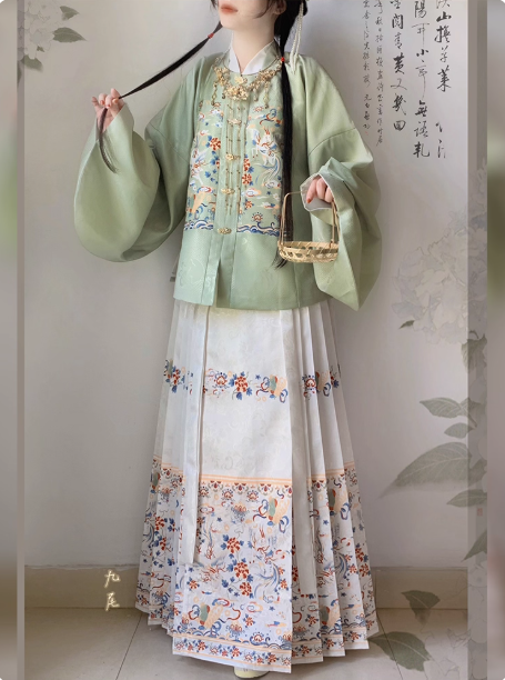 Ming Dynasty Hanfu women's jacquard square collar patch short jacket and horse face skirt