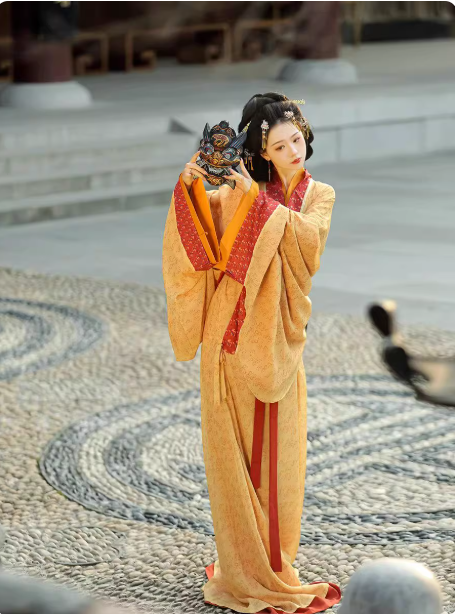 Jing Hong 惊鸿 A Glimpse of the Warring States Zhiju Straight Hem Robe