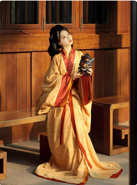 Jing Hong 惊鸿 A Glimpse of the Warring States Zhiju Straight Hem Robe