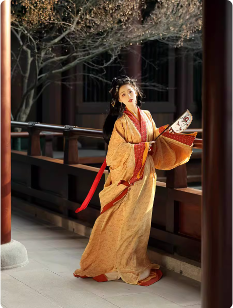 Jing Hong 惊鸿 A Glimpse of the Warring States Zhiju Straight Hem Robe
