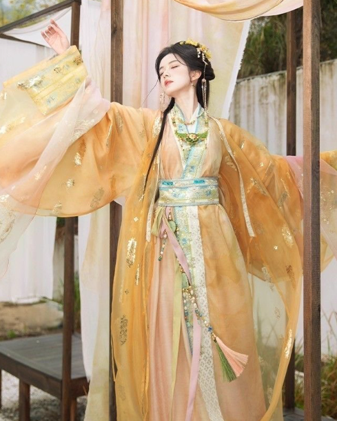 齐光 Rising Light Fantasy Han Dynasty Golden Zhiju Robe