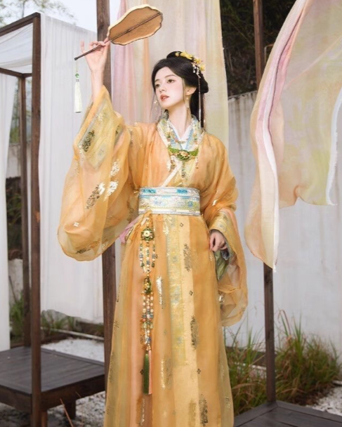 齐光 Rising Light Fantasy Han Dynasty Golden Zhiju Robe