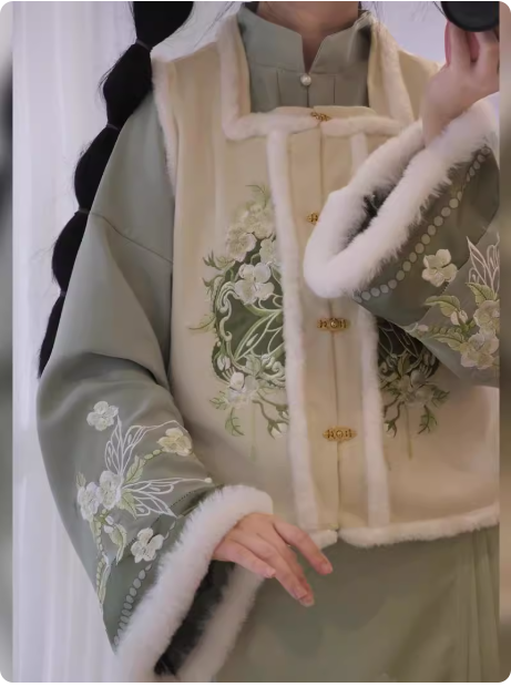 [花宠蝶]Square collar Ming style Hanfu Aoqun embroidered horse face skirt set