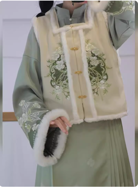 [花宠蝶]Square collar Ming style Hanfu Aoqun embroidered horse face skirt set