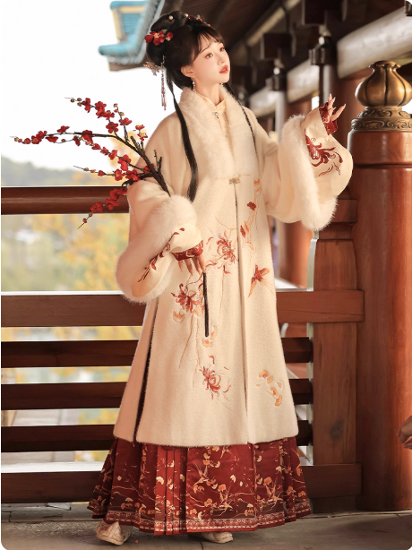 Ming Dynasty Hanfu Aoqun horse face skirt with thick velvet set