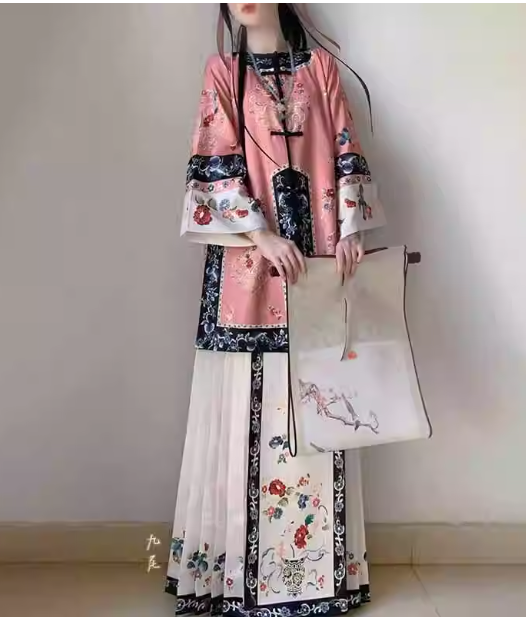 【满满】Qing  Dynasty Hanfu Aoqun ethnic clothing printed horse face skirt set