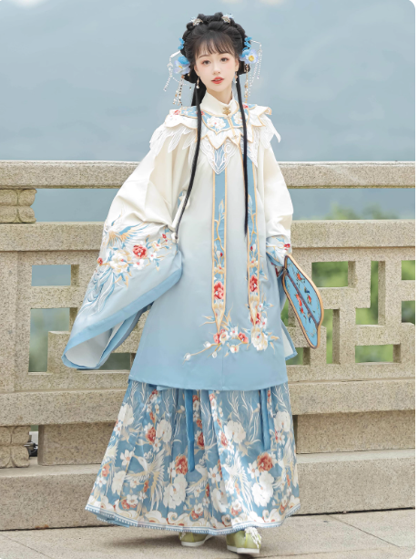 【青羽鸾鸟】Ming Dynasty Hanfu Chinese style Aoqun horse face skirt embroidery set