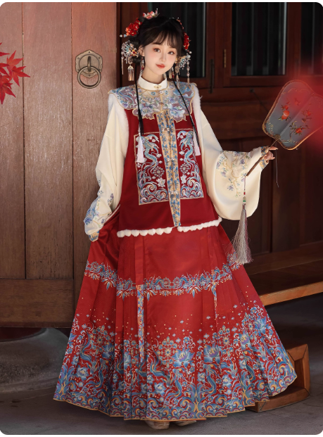 Chinese style Hanfu Aoqun embroidered horse face skirt set