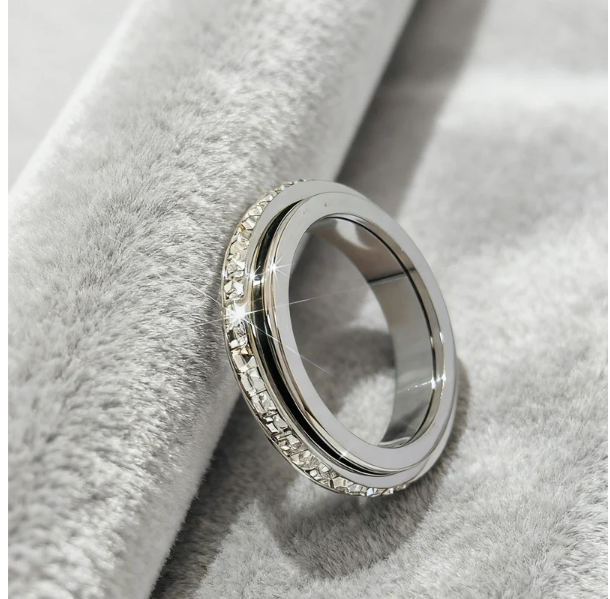 Rotating ring in titanium and steel with zirconite