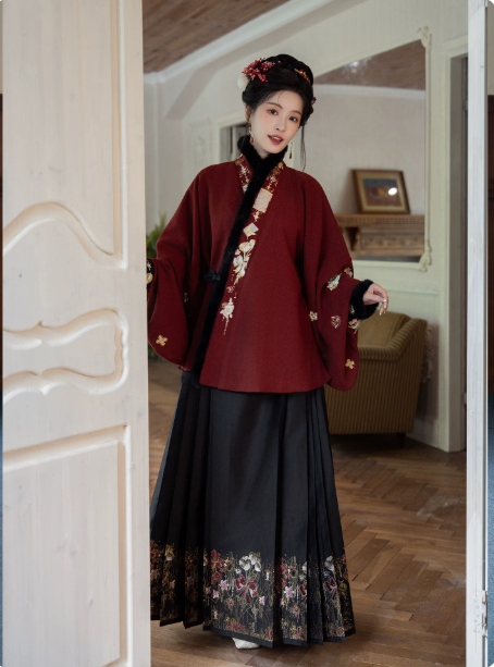 [花束玫瑰]Ming-style Hanfu Set: Fleece-lined Winter Short Ao (Cross-collar) & Horse-face Skirt