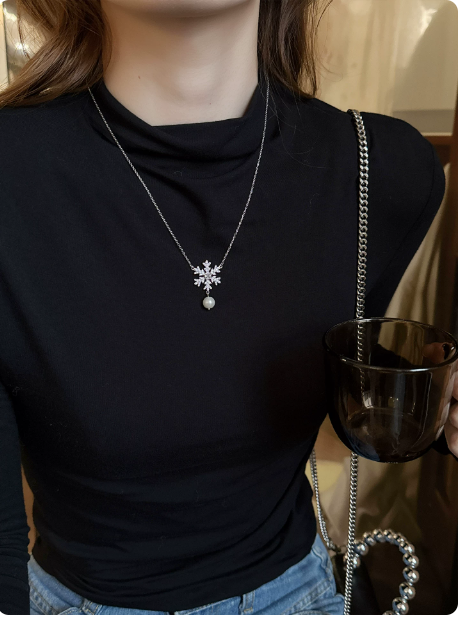 Snowflake Pearl Necklace | Winter Elegance