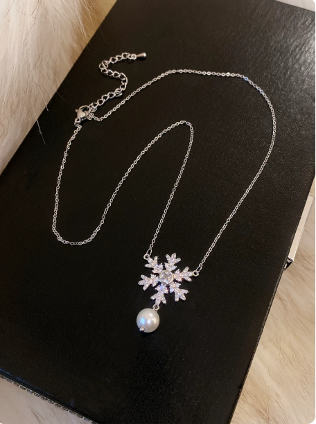 Snowflake Pearl Necklace | Winter Elegance